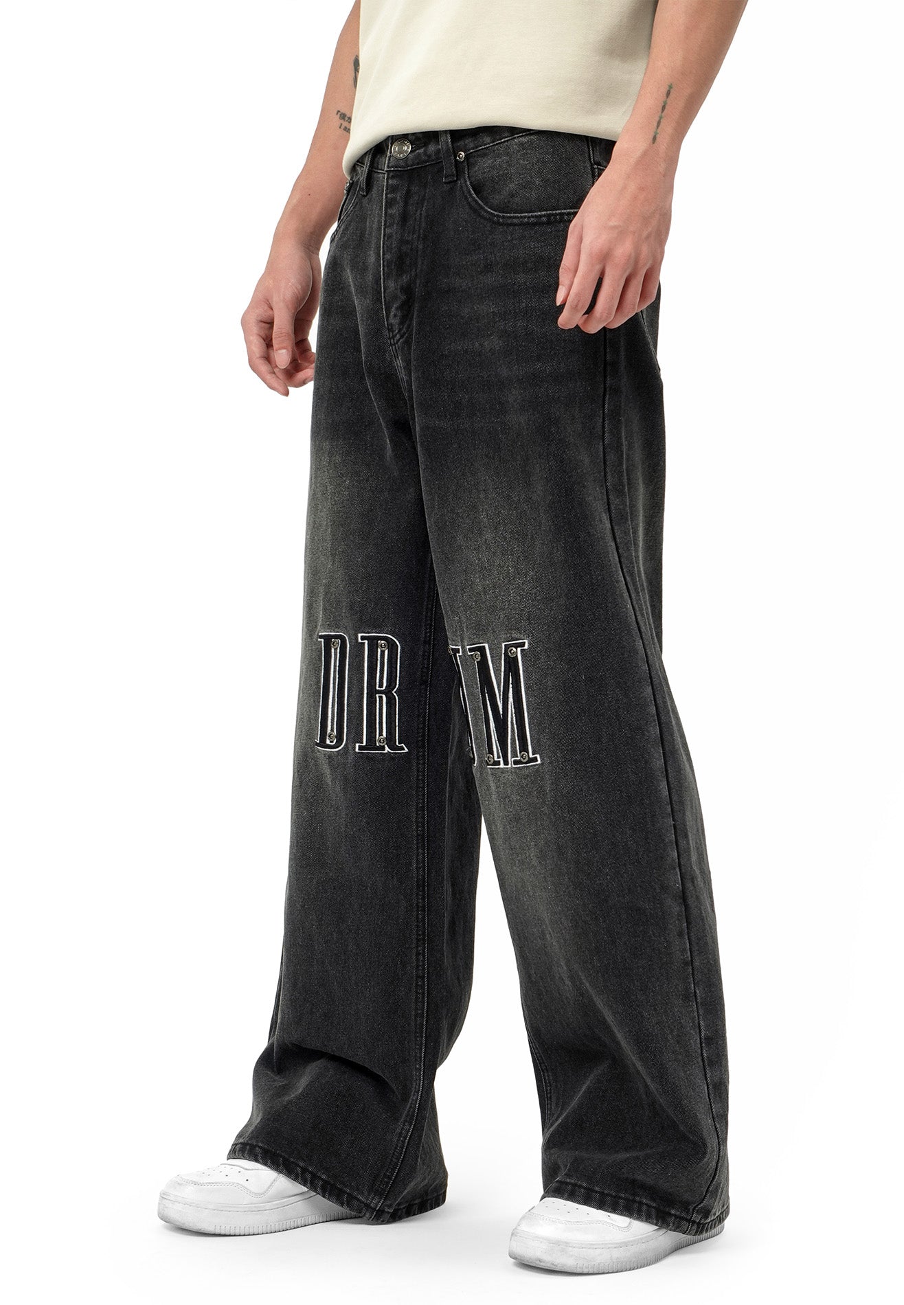 DRUM SELECT Studded Embroidery Baggy Jeans- Black
